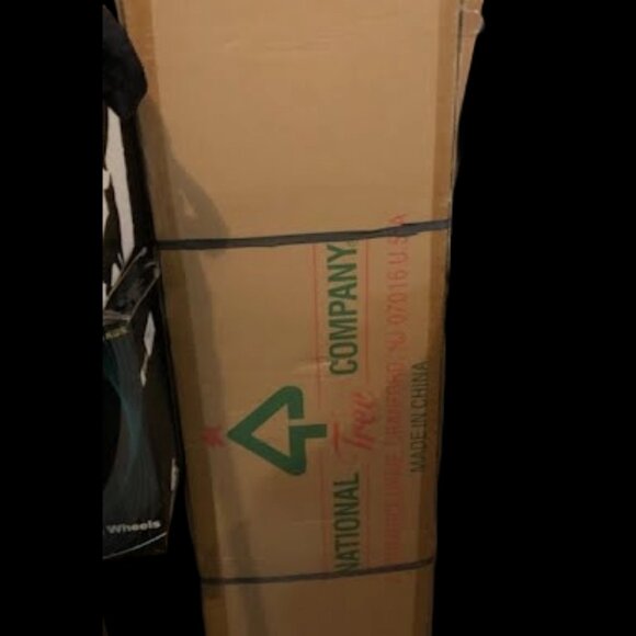 NEW National Tree Company Pre-lit Artificial Christmas Tree 7.5 ft - Picture 7 of 7